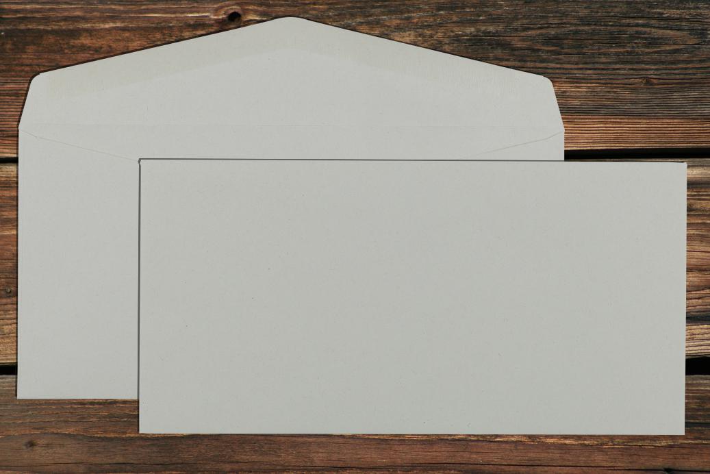 Kuvertierhüllen DL 110x220 mm Nassklebend Recycling Grau 75 g/qm